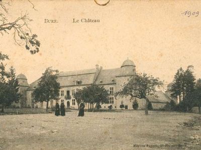 Le château, vu de la rue de Han