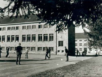 1955 - L'aile de la salle de théâtre est terminée.